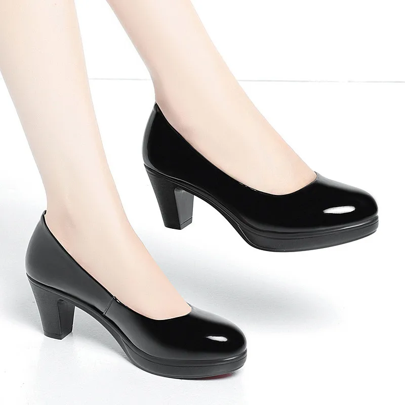 Patent Leather Pump - Eleganckie lakierowane czółenka na platformie damskie,