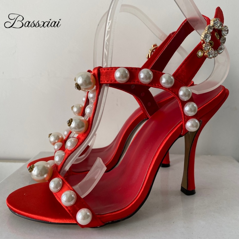 Sandały na szpilce z paskiem T – Strappy Heeled Sandals recenzja i cena