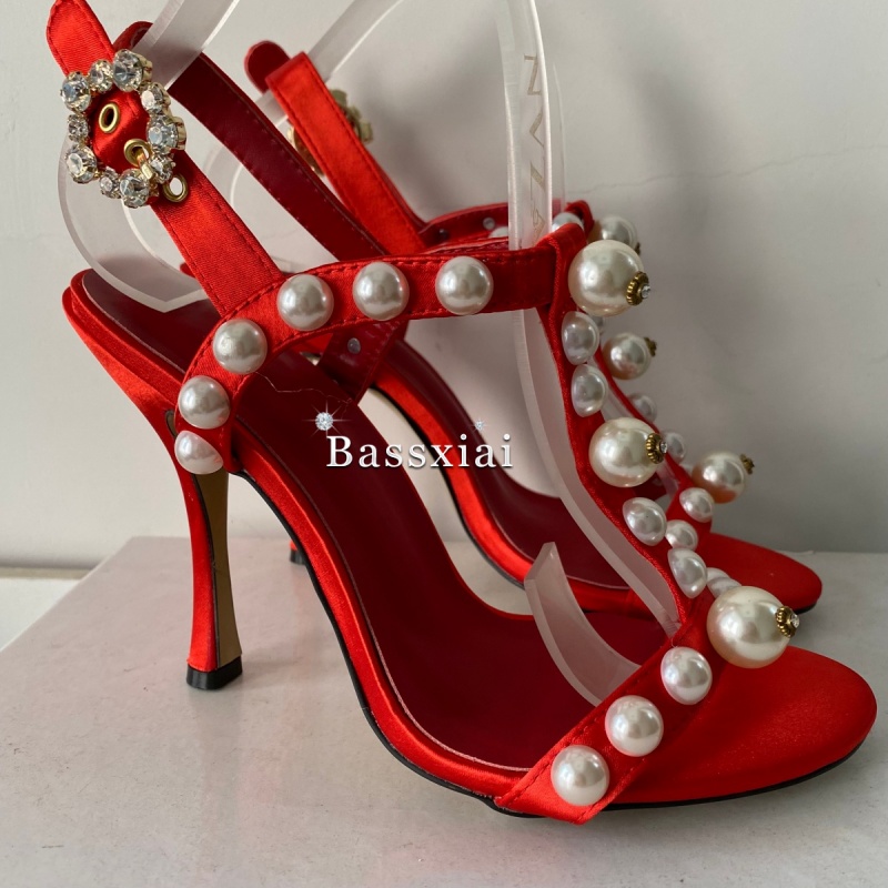 Sandały na szpilce z paskiem T – Strappy Heeled Sandals recenzja i cena