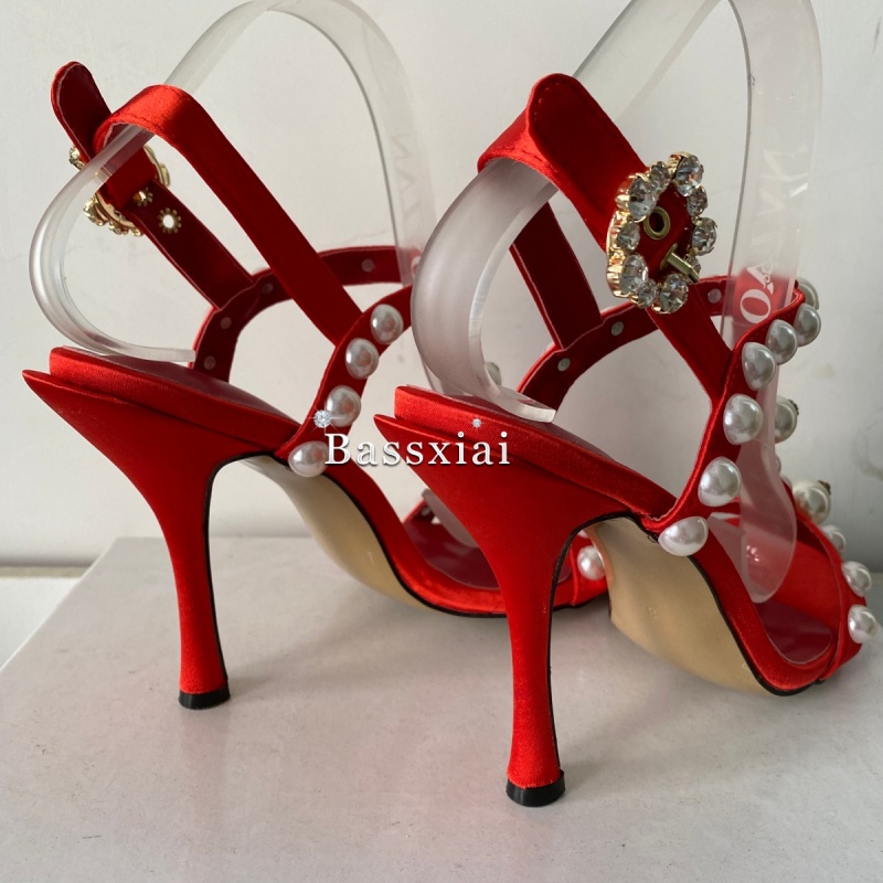 Sandały na szpilce z paskiem T – Strappy Heeled Sandals recenzja i cena