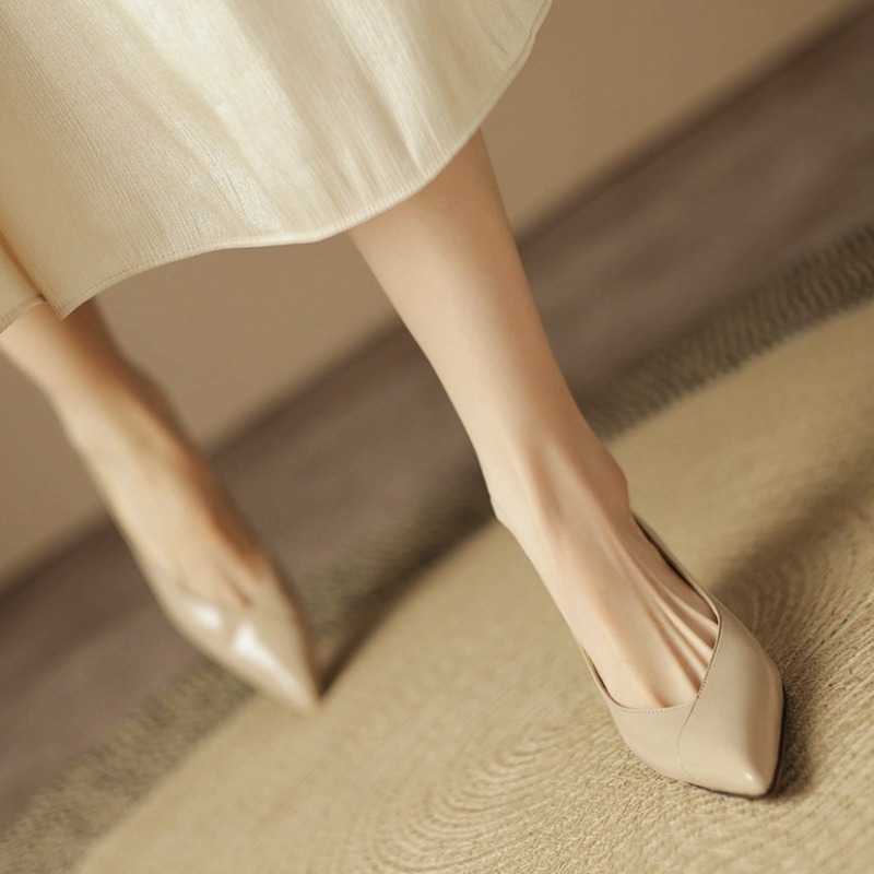Wsuwane lakierowane czółenka j – Patent Leather Pump recenzja i cena