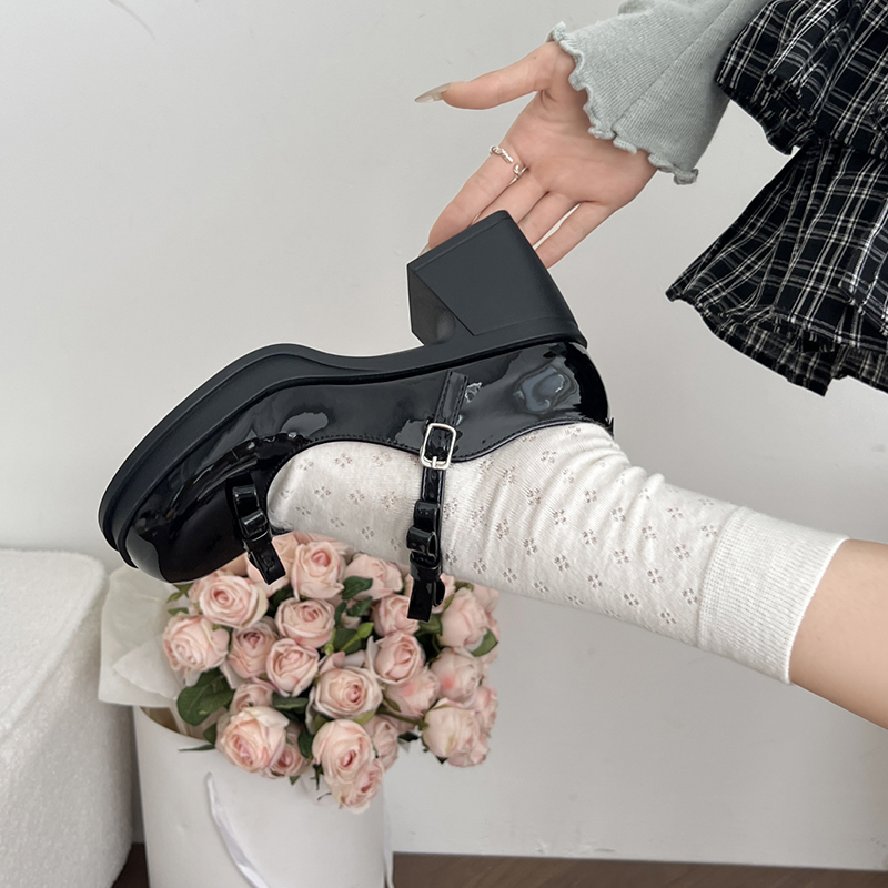 Eleganckie czółenka Mary Jane  – Patent Leather Pump recenzja i cena